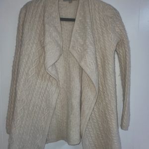 Neiman Marcus Cashmere sweater.    Small